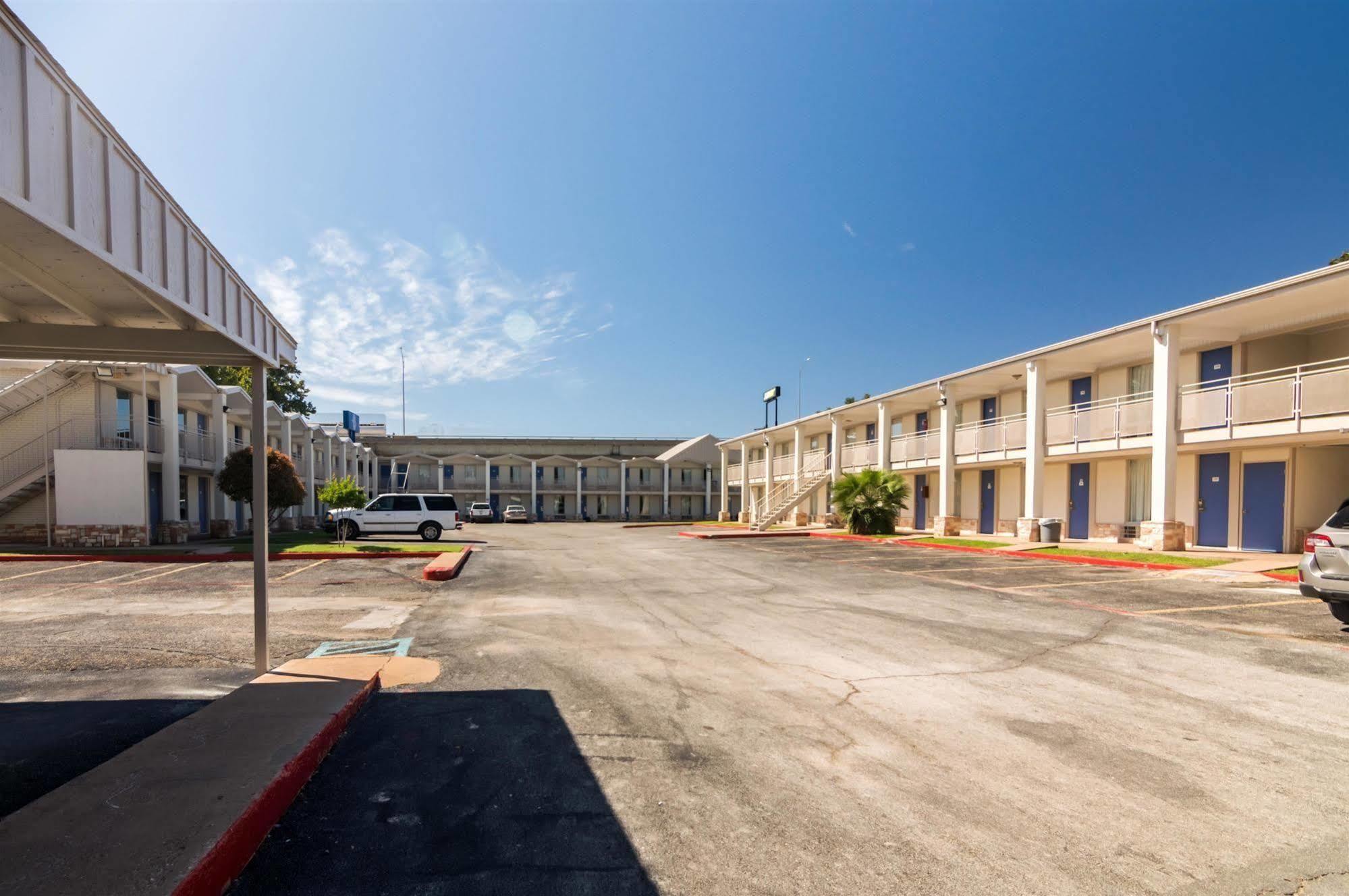 Delux Inn ウィチタフォールズ エクステリア 写真
